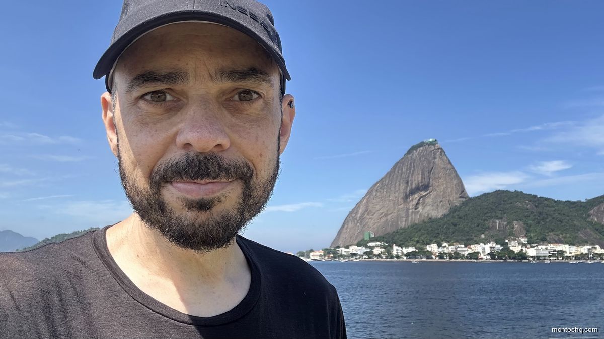 Javier Montes in Rio de Janeiro with Sugarloaf Mountain
